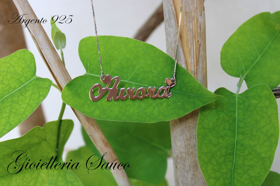 Collana con nome con cuori laterali